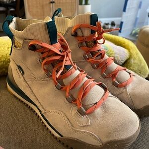 The North Face Women’s Back-To-Berkeley III Sport WP